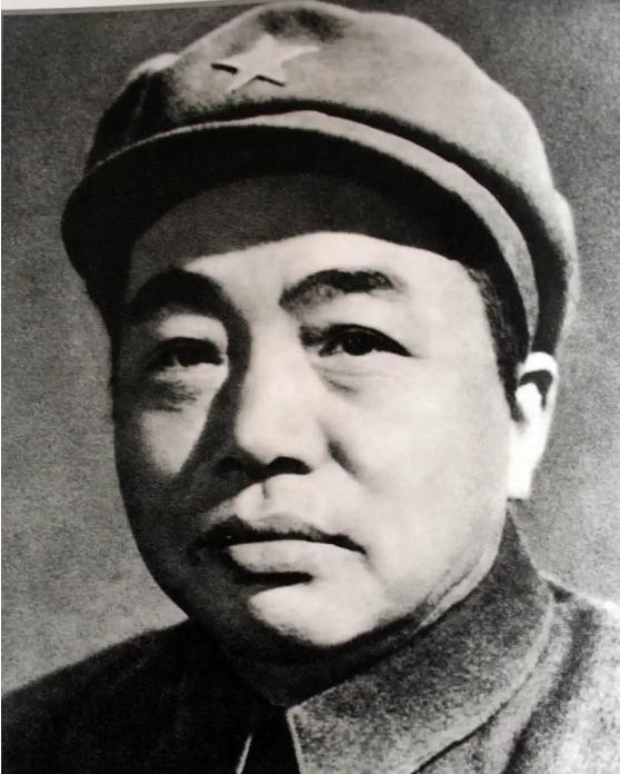 1951年，10万志愿军被美军包饺子，一向淡定自若的彭老总心急如焚连忙向毛主席求