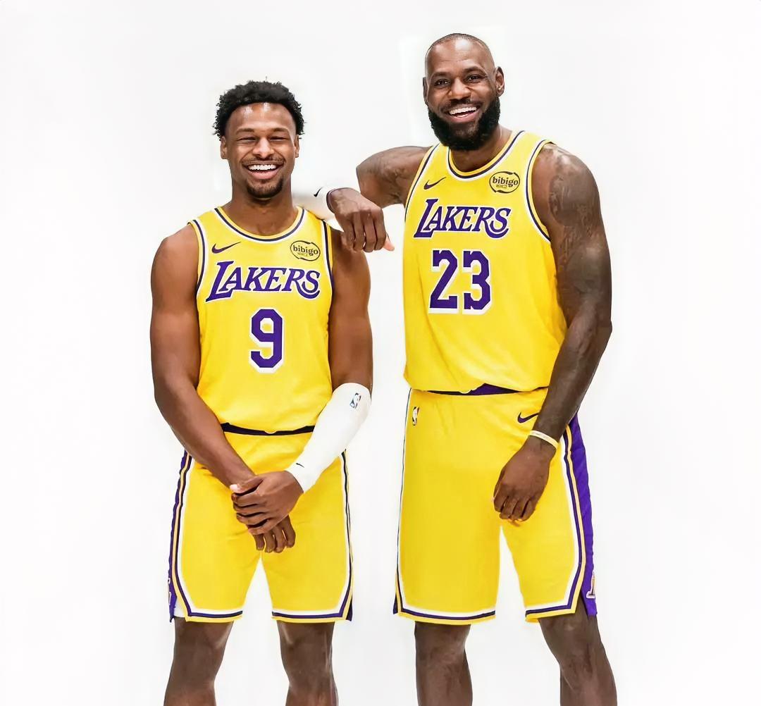 不吹不黑，詹姆斯父子对阵开拓者比赛表现数据！詹姆斯：首发出战32分钟，投篮1