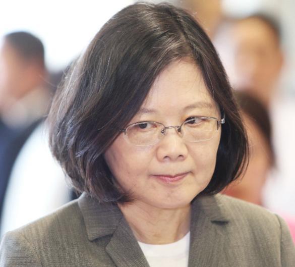 蔡英文罕见发声：“我是台湾人并没有错，我是中国人，因为我是念中国书长大的，受的是