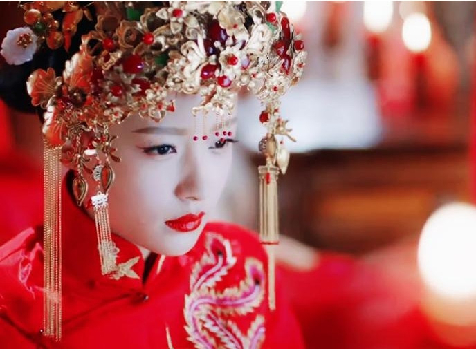1904年，29岁的李征五被晚清军机大臣王文韶招为女婿。新婚夜，他走进洞房，揭开