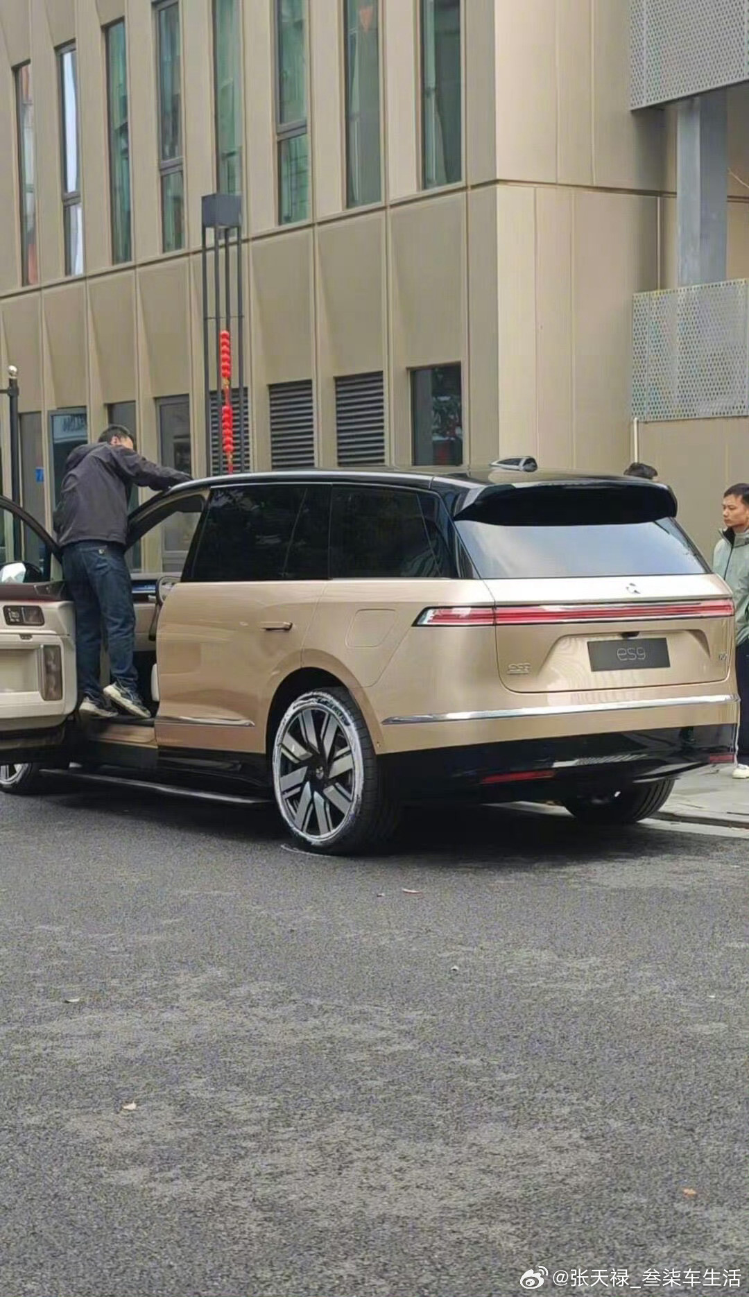 不得不说这蔚来ES9体格真大，而且集成了目前最先进的汽车科技，值得期待蔚来蔚来e