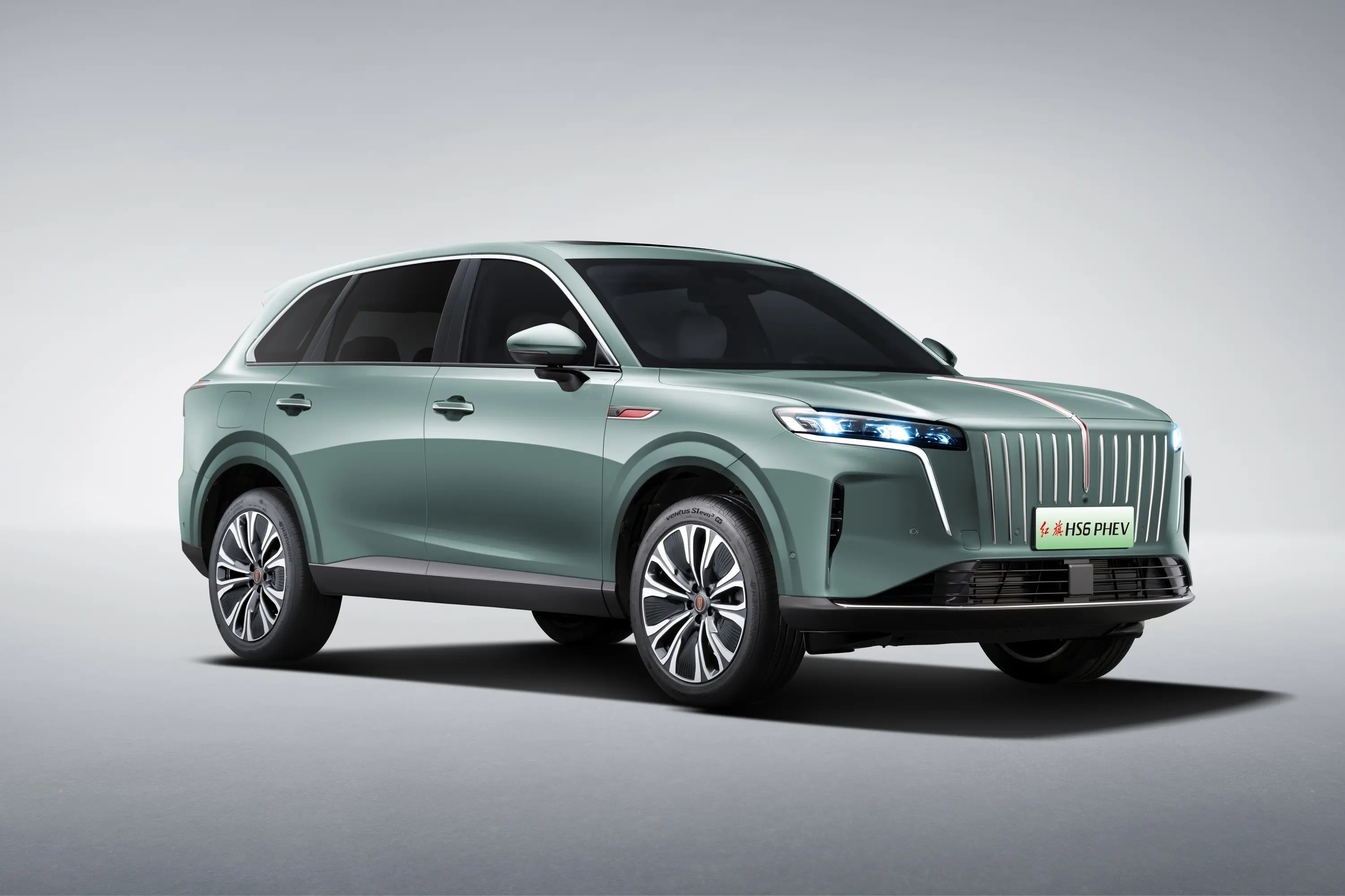 红旗HS6PHEV真的把家用车需求摸得透透的😆！满油满电续航超安心，跨省长途