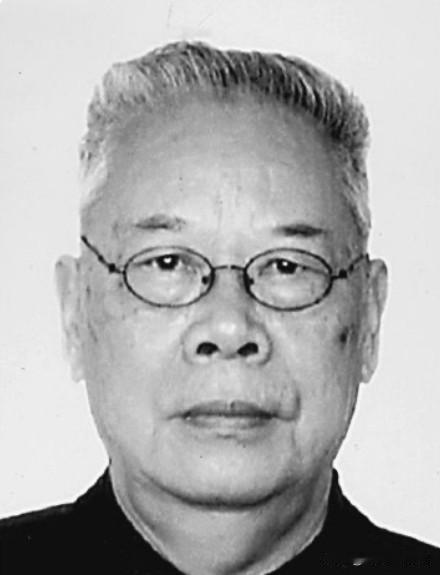 他51岁任温江地委书记，率先推出农村联产承包试点。55岁任四川省省长、四川省委副