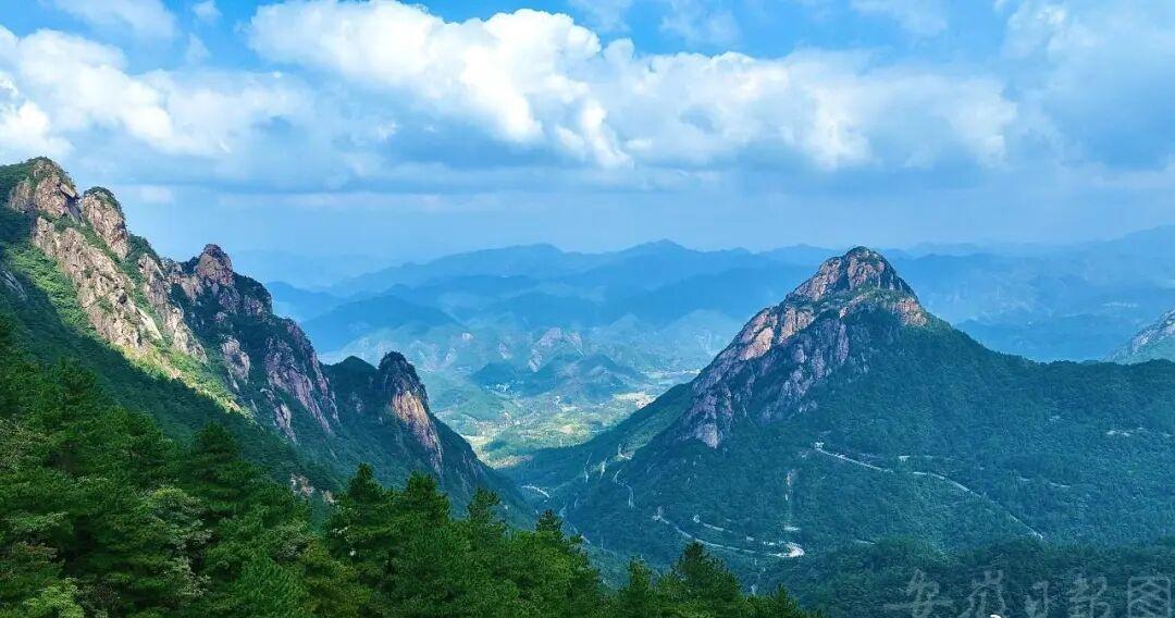 和美绩溪皖美秋日皖浙天路亦称山云岭公路，是一条串联起安徽与浙江的自驾游经典路