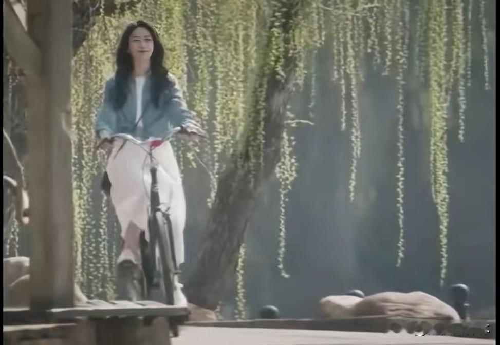 大家发现没，《余红旧事》全员皆输的结局里，最特别的那个人，是郝洁。一部