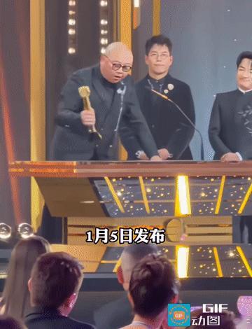 TVB颁奖礼上奖杯一磕就坏，王祖蓝表情包都吓出来了，差点儿扑奖杯上。那一刻，