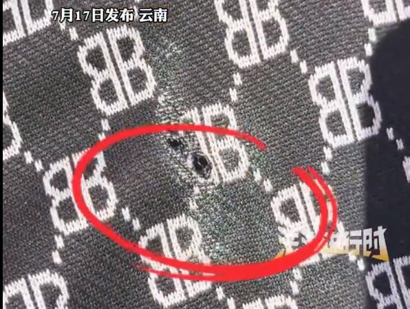【小伙站起来擦嘴的功夫裤子竟起火】7月17日，在云南一名小伙在享用米线时，仅仅