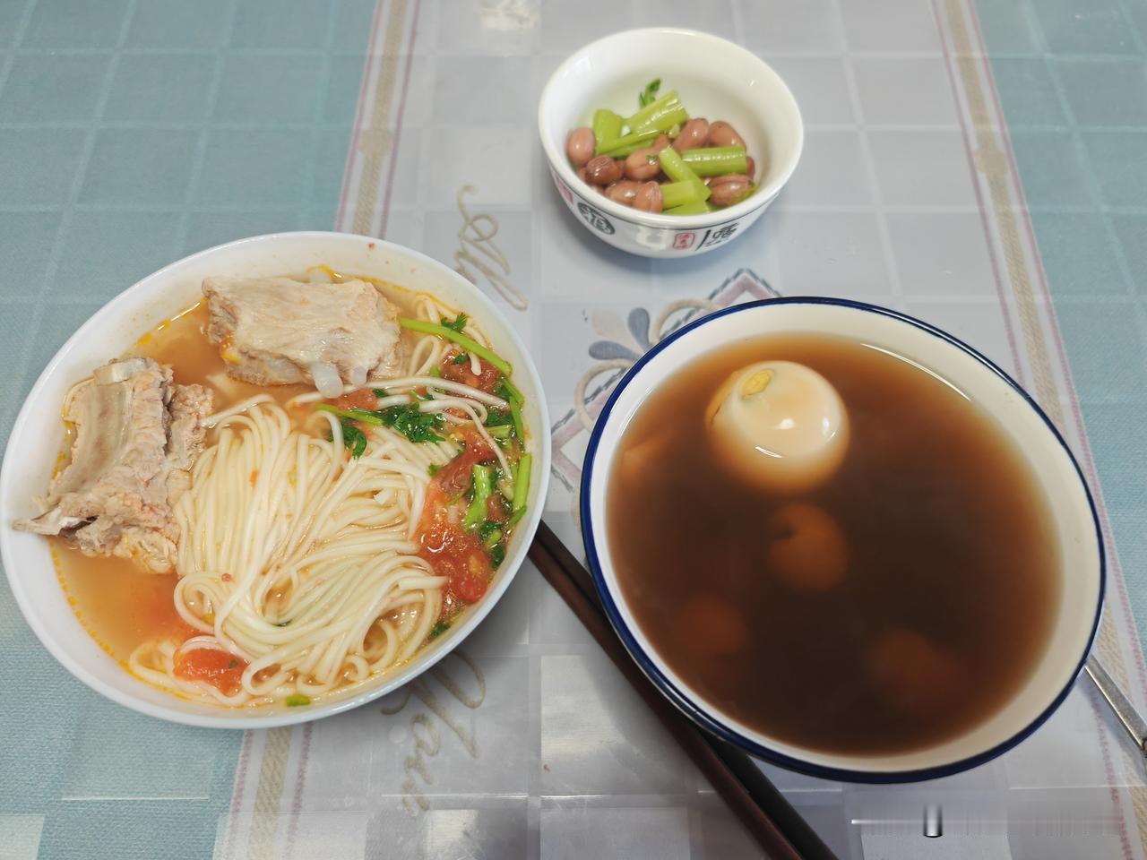 早餐吃什么？最近，老公一直在家吃早饭，我是乐此不疲，全力以赴的为他服务。早
