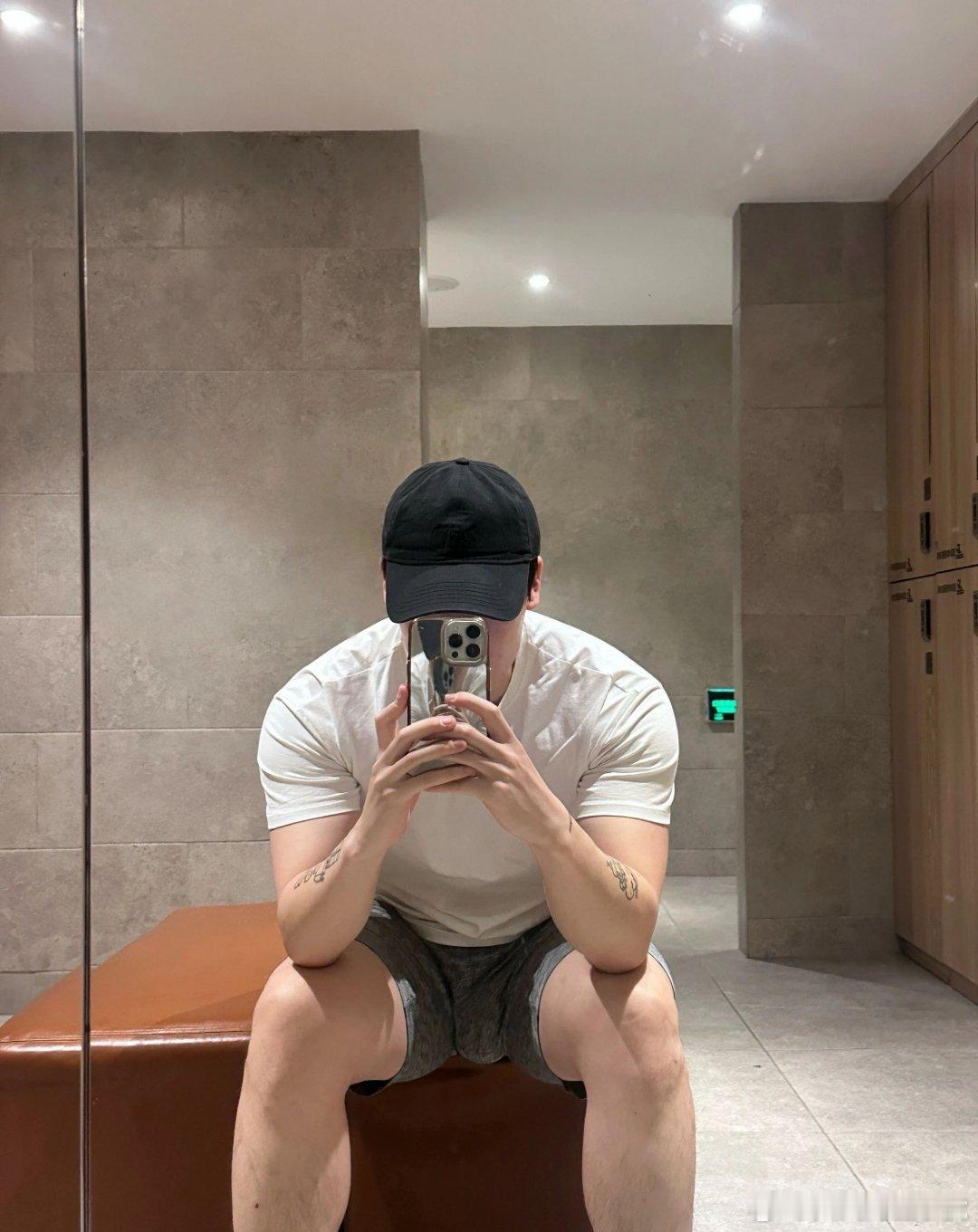 模仿瘦人的吃饭习惯瘦人的生活习惯感觉就是没有吃饭。吃的很少，他们一天吃一顿饭。