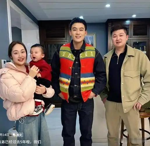 欧豪拿到片酬后没有优先犒劳自己，反而第一时间将一套福州江景豪宅的钥匙交到了姐姐手