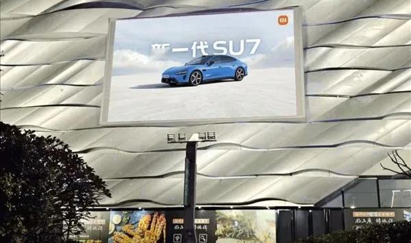 雷军不是雷军，变成“雷人”了?小米事故不断，新一代小米SU7涨价1.4万仍狂揽1