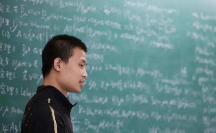 韦东奕消失120天他又干了2件大事2件对他来说都是很特别的：他终于当上了