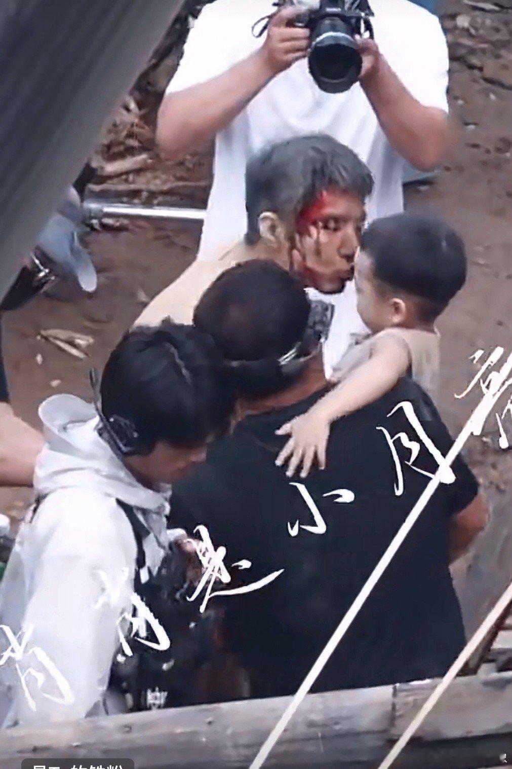 要被莫等闲笑yue了，拒绝了一脸🩸的肖战三次，你知道多少人想被你爸爸吻