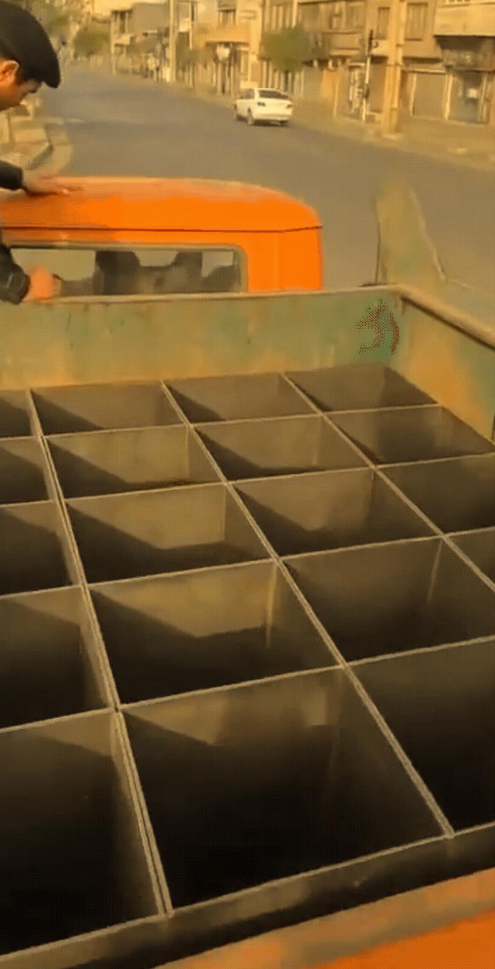 以色列摩萨德特工在伊朗境内改装的皮卡车，用于投放fpv无人机！被伊朗军方抓获。