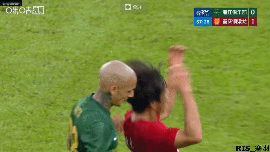 翻看了中超联赛前六轮的红牌情况，深圳新鹏城在川渝客场“喜提”2张红牌，并导致输