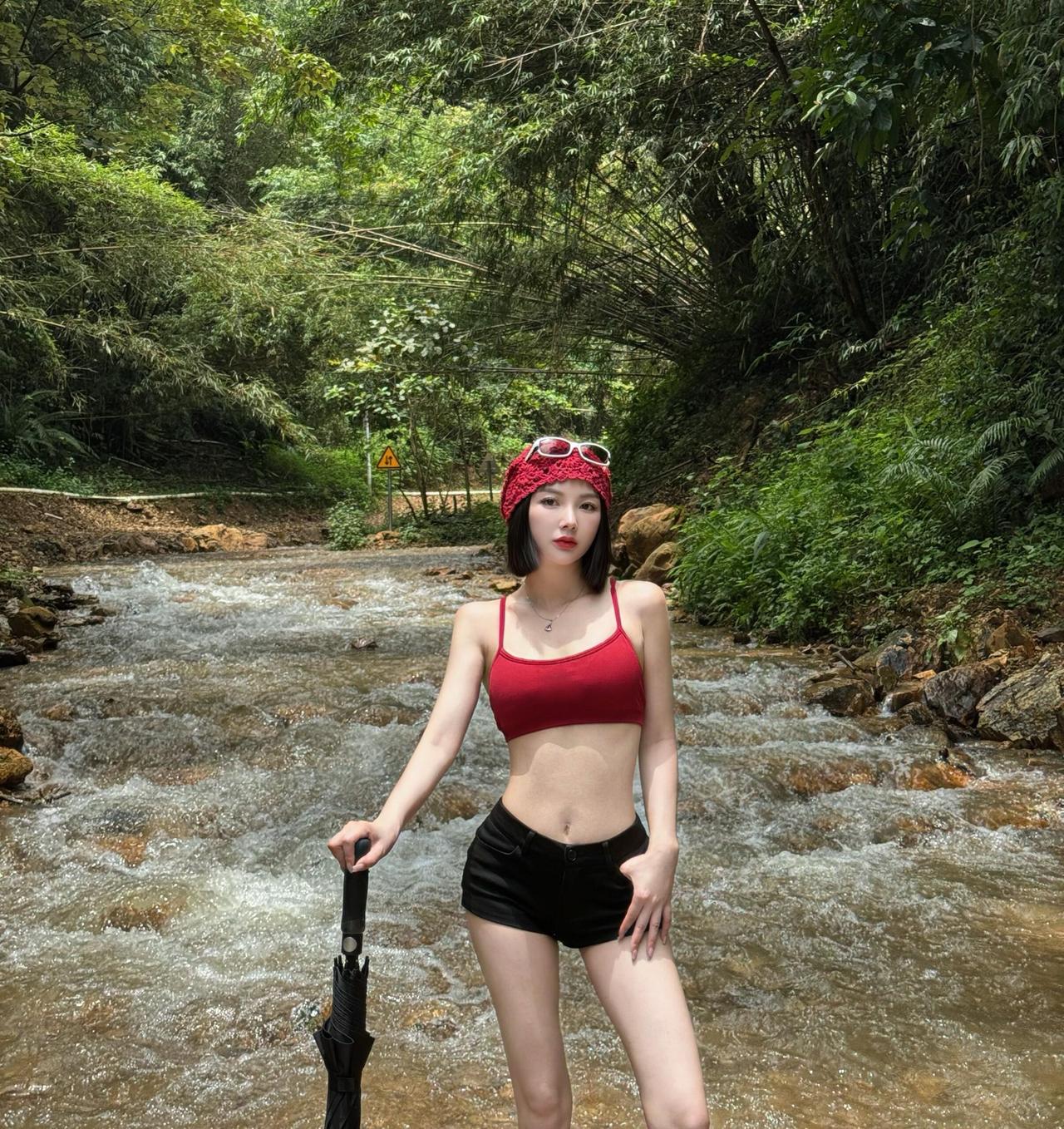 中年人大多缺少足够的运动量，导致体能下降很快。所以，尽量多安排运动，坚持一个月就