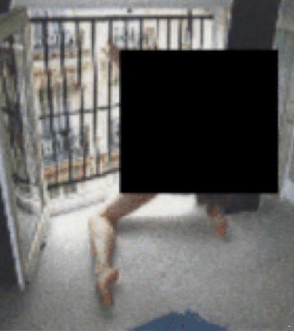 爱泼斯坦案剩余文件被公布杰弗里·爱泼斯坦的受害者之一。图片引起了我的强烈不适！