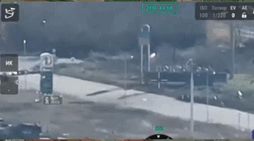 俄军无人机约9点40分放置在波克罗夫斯克入口的旗帜，在10点40分左右被乌军无人