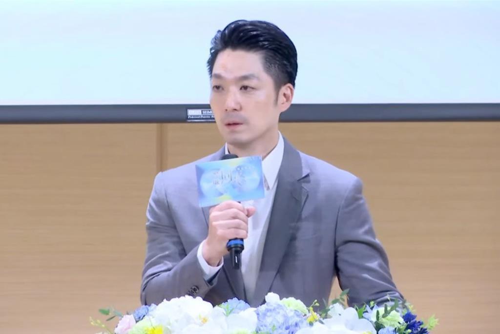 “母鸡”外溢效应？蒋万安合体凌涛广告牌引关注：都全力帮忙国民党桃园市议员凌涛昨