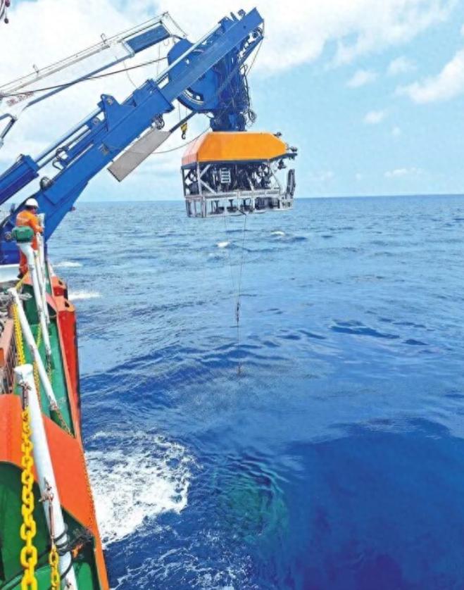 中国成功在海底3500米切割电缆，西方恐慌，真相究竟如何？据港媒《南华早报》