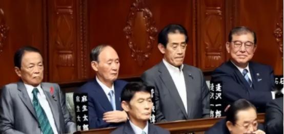 日本为何频繁更换首相和内阁，但国家却从来不乱？因为说白了，首相就是个摆在台面上的