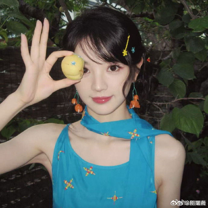 田曦薇张艺凡闺蜜感溢出屏幕她俩在一起就像我和我闺蜜，学舌逗猫同步哼歌，走路黏糊