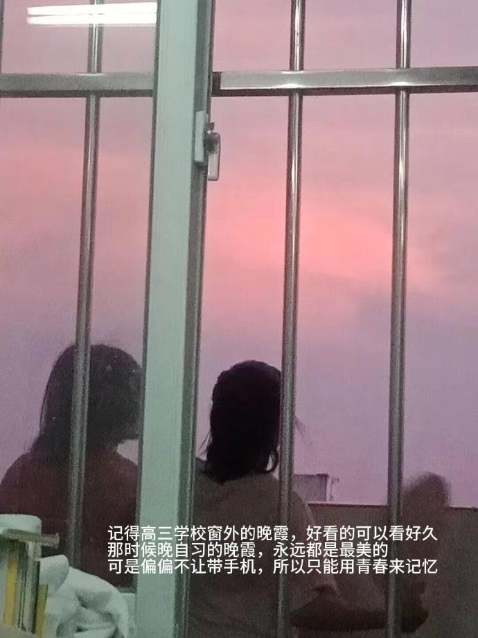 “你知道吗，夏天战无不胜。”