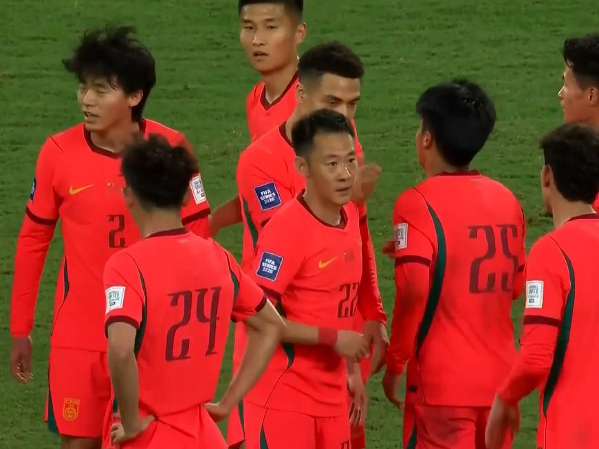 国足2-0库拉索，问题仍然是：不会无球跑动。3月27日，国足在澳大利亚悉尼的国