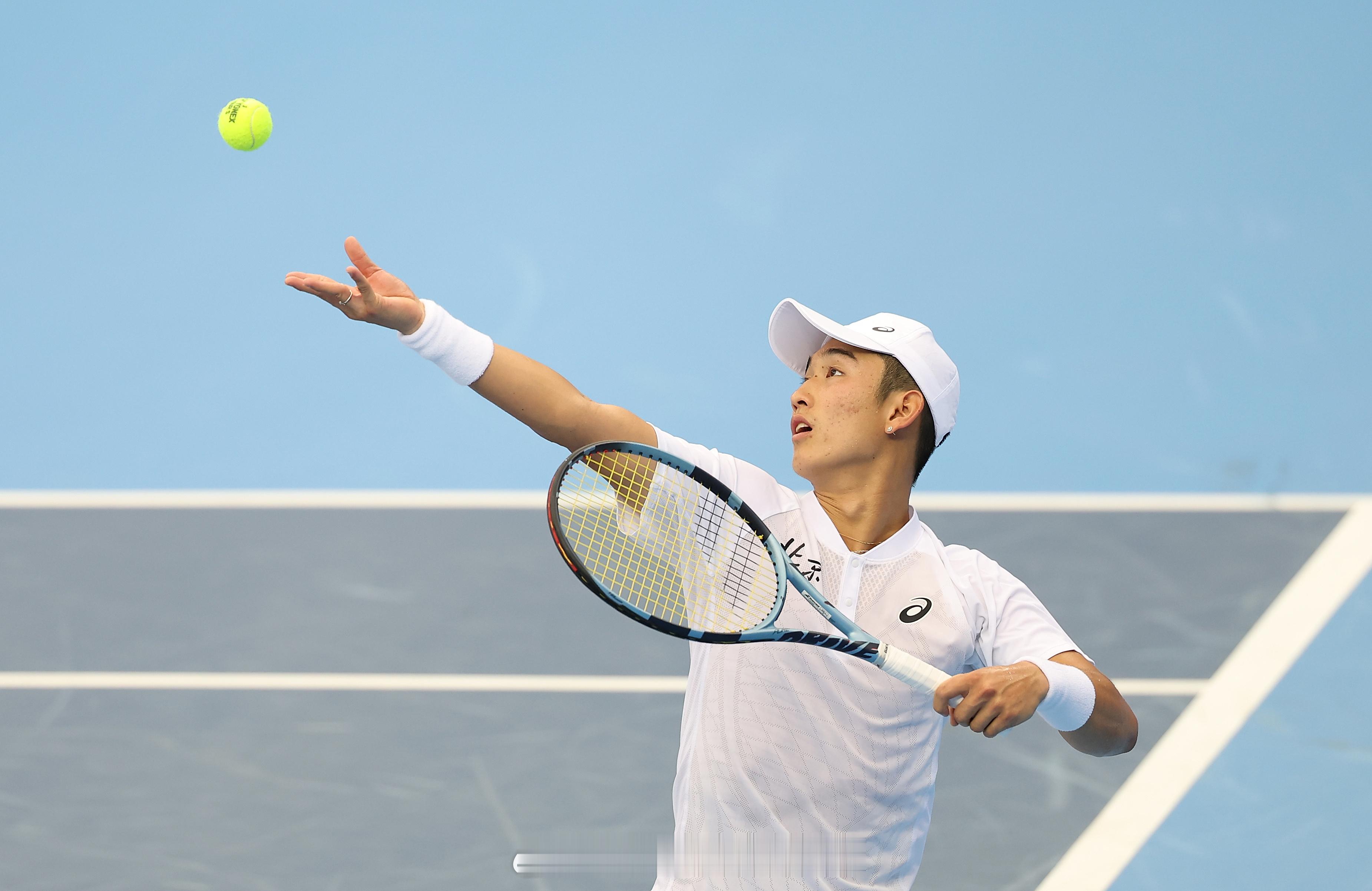 郑钦文官宣退出全运会，商竣程在赛后采访中表达了对郑钦文的祝福与鼓励：“她跟我是