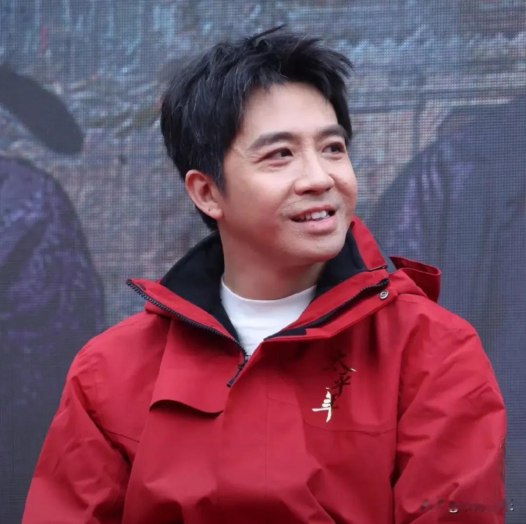 俞灏明他自己说的，因为脸上有伤，有剧组不要他。有人甚至劝他“别再演戏了”。这要是