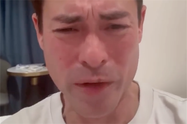 TVB演员丧妻后首露面, 暴瘦脱相引网友担忧! 谈及亡妻泣不成声: 差不多每晚都看见她站在旁边