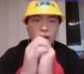 桃黑黑：我求你们了都。没想到肖战桃黑黑以这种方式一起出现​​​