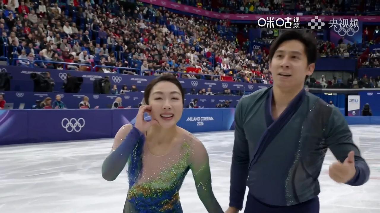 看哭了！国家队送给隋文静韩聪的这句话，太戳人心】😭⛸️“画会卷起来，但山永远