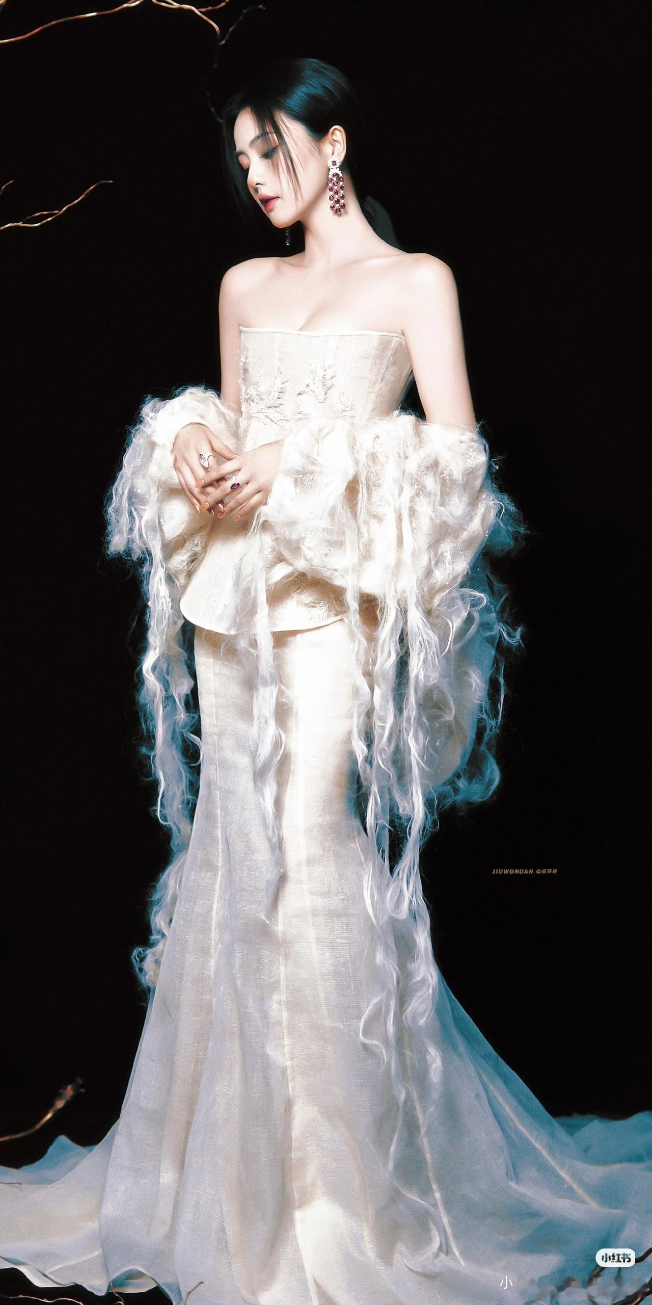 羡慕哭了！白鹿居然亲手给助理呵呵做饭，这是什么神仙闺蜜情！在线求大明星闺蜜速成法