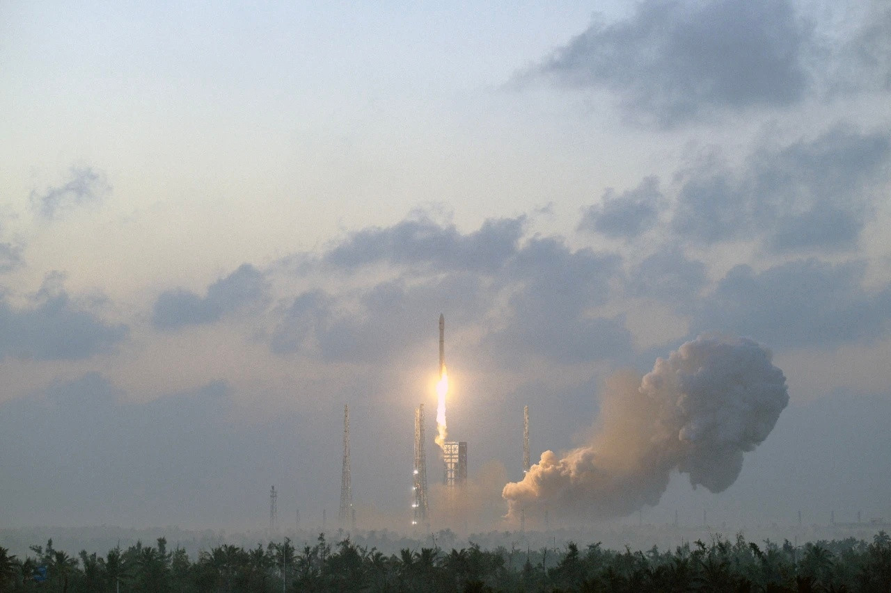 2025年12月12日7时，长征十二号运载火箭在海南商业航天发射场点火升空，成功