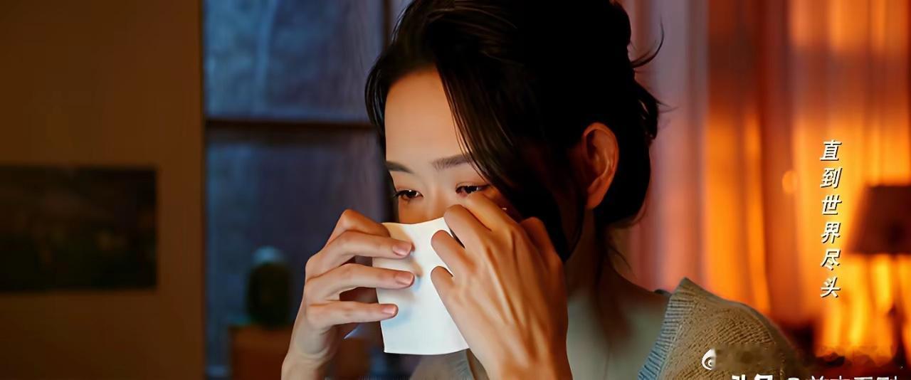 陈星旭刚求完婚，转头看合照，王玉雯的脸竟开始变透明。世界正在把他俩的记忆，一帧一