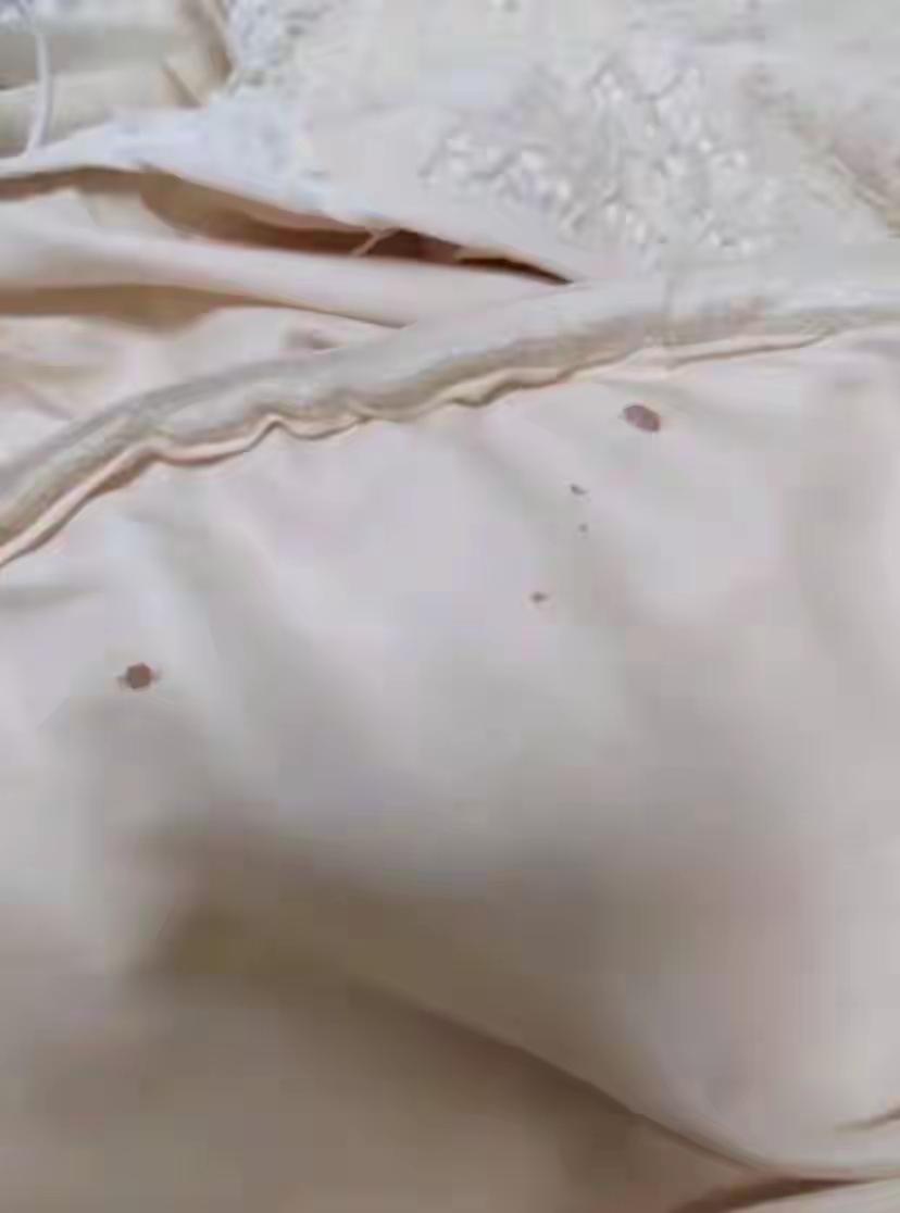 “真是几只苍蝇坏了一锅粥，”浙江杭州，一女孩在网上看中一件喜欢的衣服下单，却被拒
