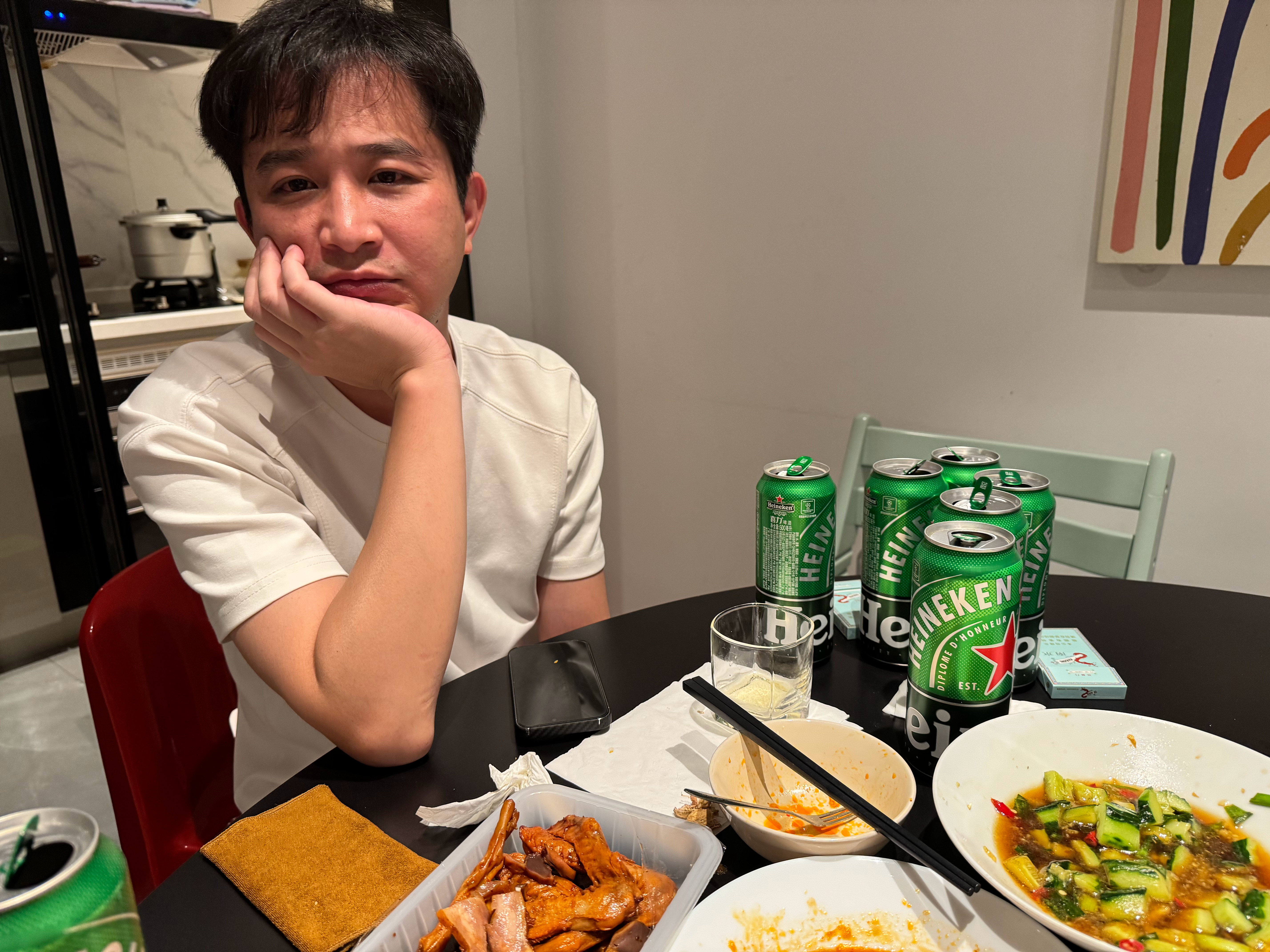 只是喝个啤酒，把南方同事，喝的嘴巴歪了​​​