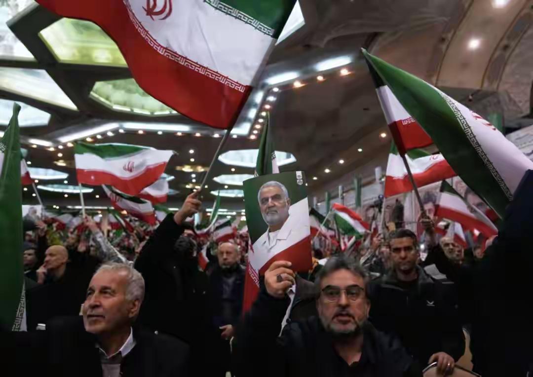 伊朗的乱让以色列看到了“不战而胜”的机会。以色列前几天还劝说美国同意其再次攻击