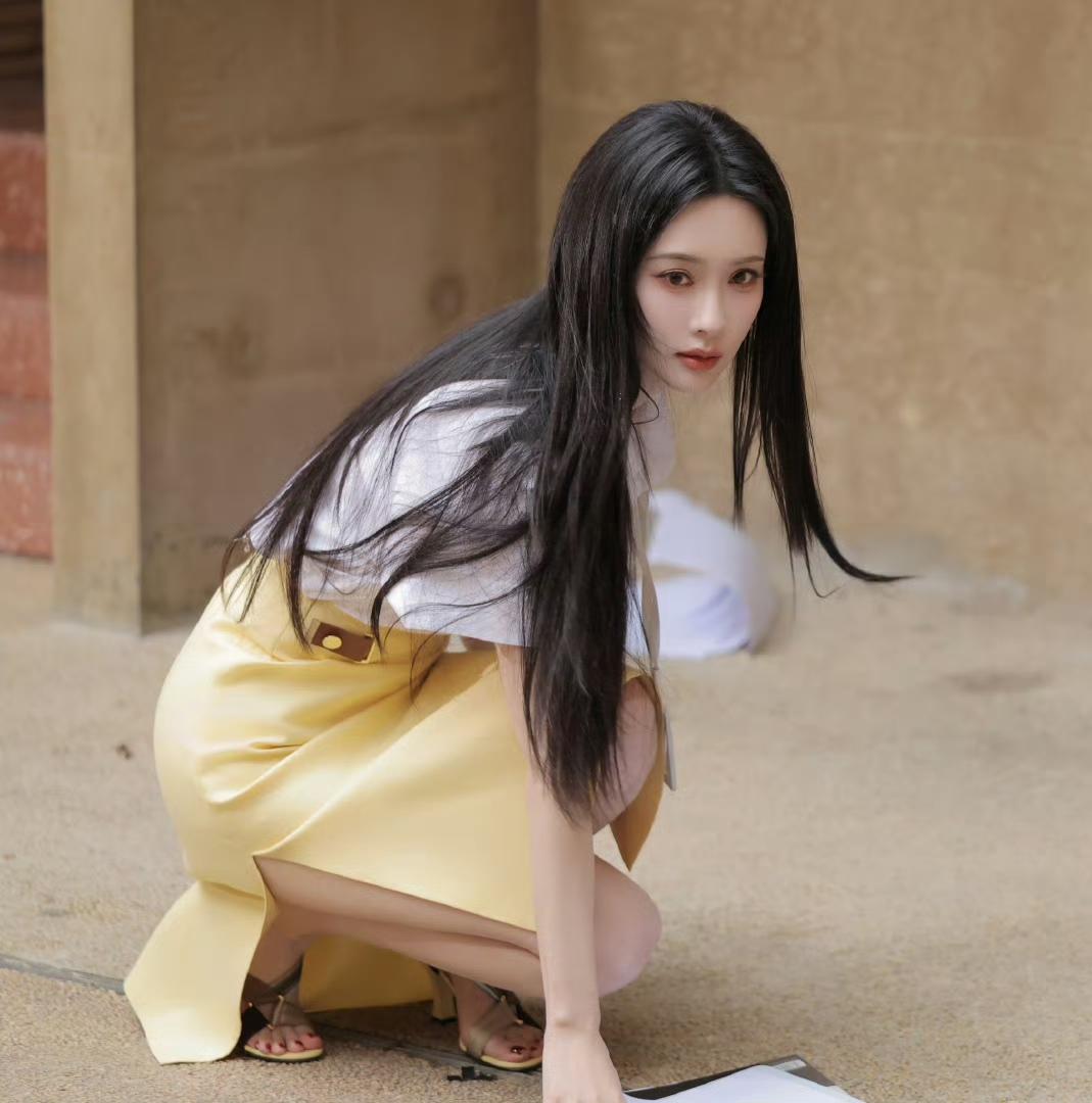 孟子义晒美照照片中的她穿得好美呀哪哪都是亮点在我看来孟子义的这一身穿搭