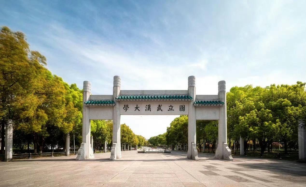 5月13日，武汉大学正式取消社会公众进校预约，凭身份证即可入校，工作日、节假日全
