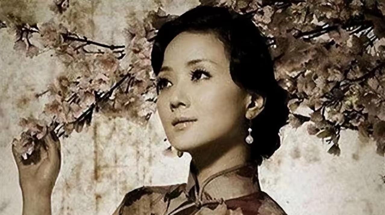 1951年，国民党女特务王化琴，被解放军战士押上刑场准备枪毙。就在这时，一个男人