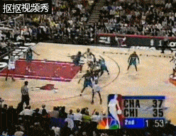 爱德华兹向乔丹请教教怎么破包夹？这绝对是问对人了，因为乔丹破多人包夹防守可太牛