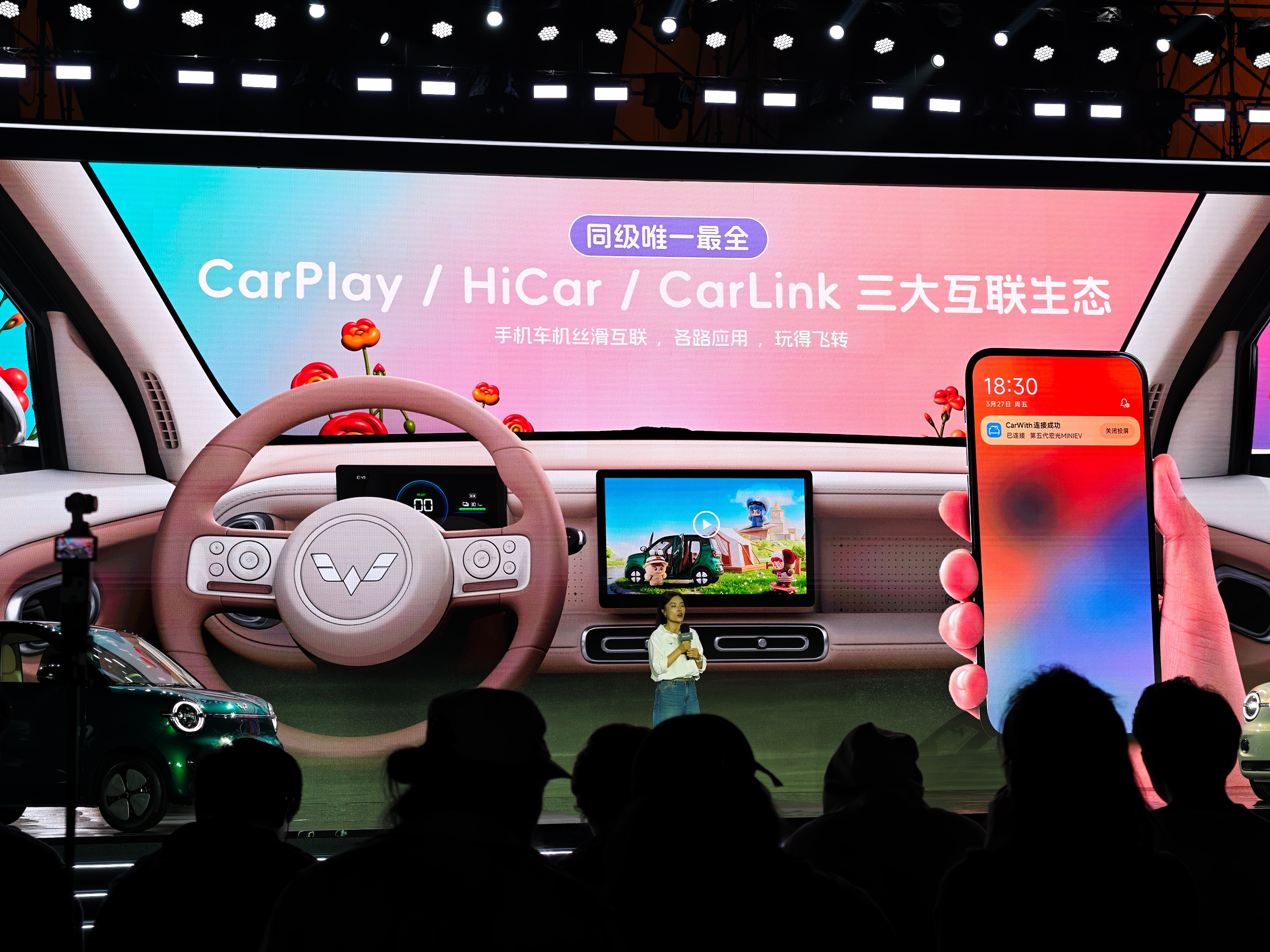 第五代宏光miniev的改变从里而外圆型灯组更复古和精致续航加大到301续航中