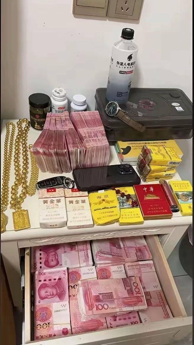 35岁未婚单身男生，你觉得他在社会混的怎么样？