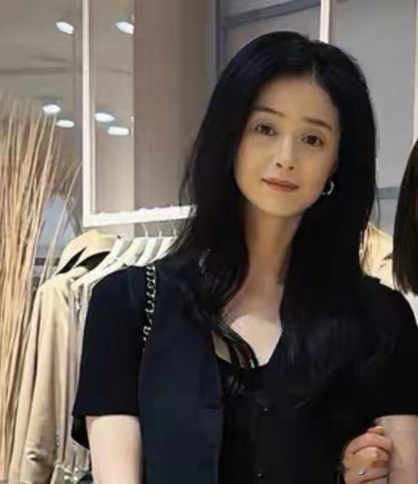 蒋欣近照曝光，曾因减肥爆哭被经纪人训斥，如今瘦脱相脸垮气色差​​​