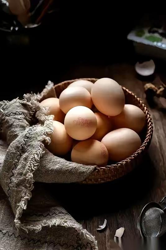 一整年365天，我每天风雨无阻吃俩水煮蛋，加起来就是730个鸡蛋。今天体检报告一