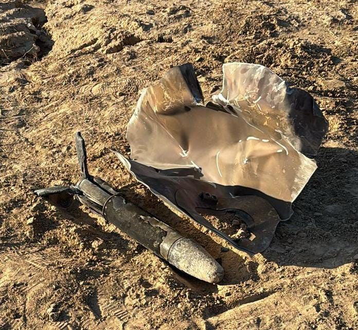 伊朗向以色列发射的中程弹道导弹携带的子弹药，尾翼展开的状态。