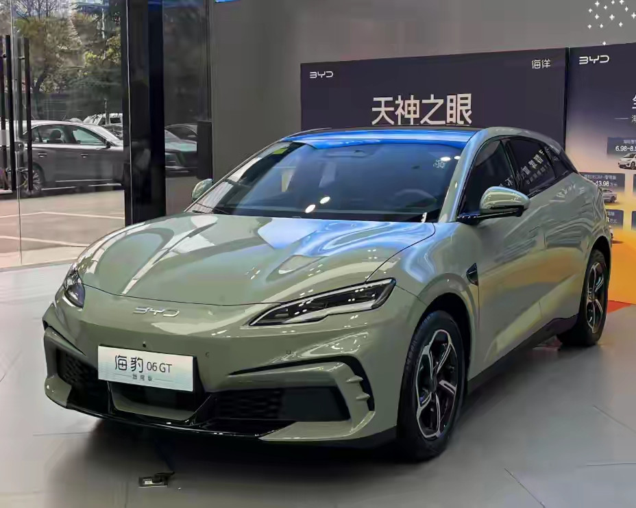 看完新款海豹06GT改动，才明白比亚迪有多懂家用车