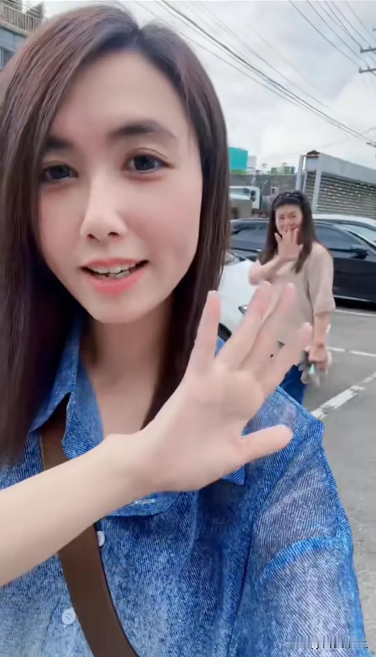 蔡正元的外甥女和她妈妈今天前往监狱探望了已经在狱中服刑了几个月的蔡正元，蔡正元外